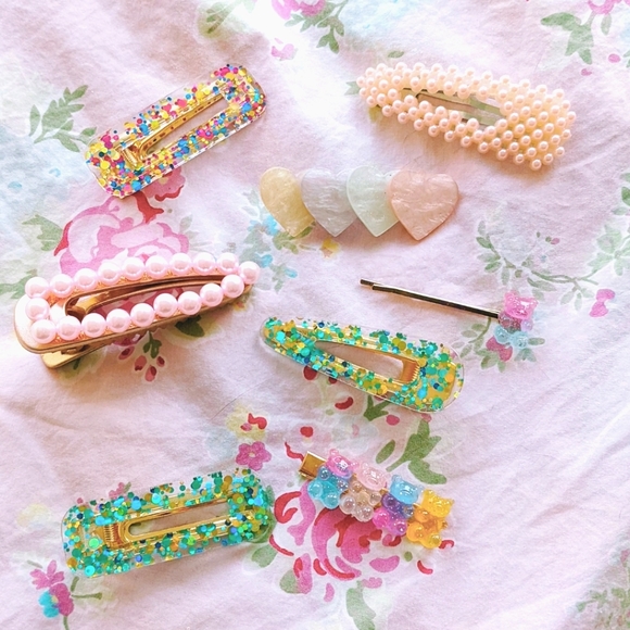 Forever 21 Accessories - Kawaii hair accessories lot of 8